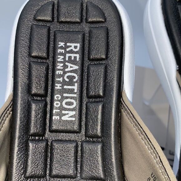 Kenneth Cole Reaction Four Thong Sandals - Picture 5 of 8